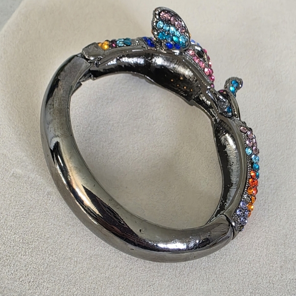 Vintage Crystal Elephant Clamper / Hinge Bracelet - Picture 8 of 13